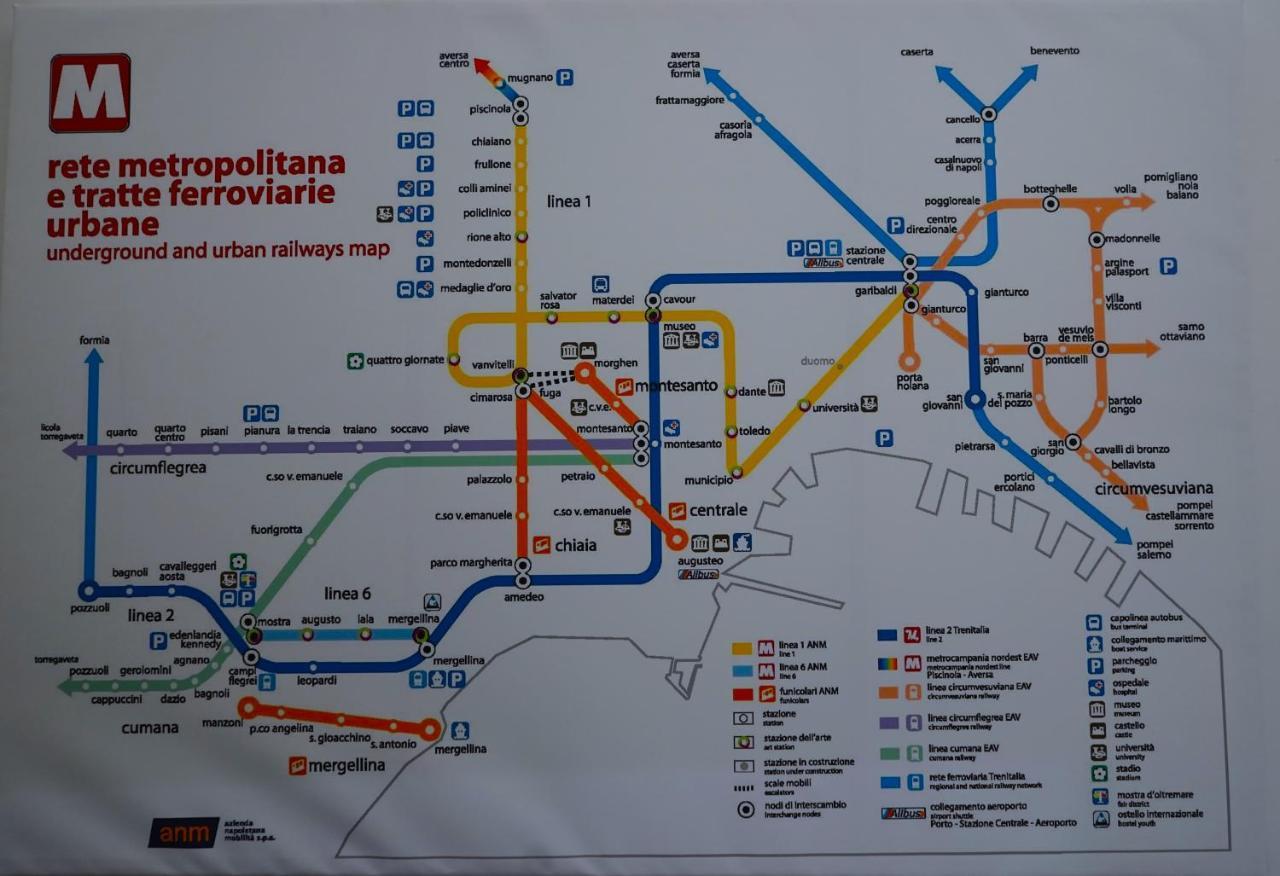 לינה וארוחת בוקר נאפולי Dimora Metro Santacroce מראה חיצוני תמונה